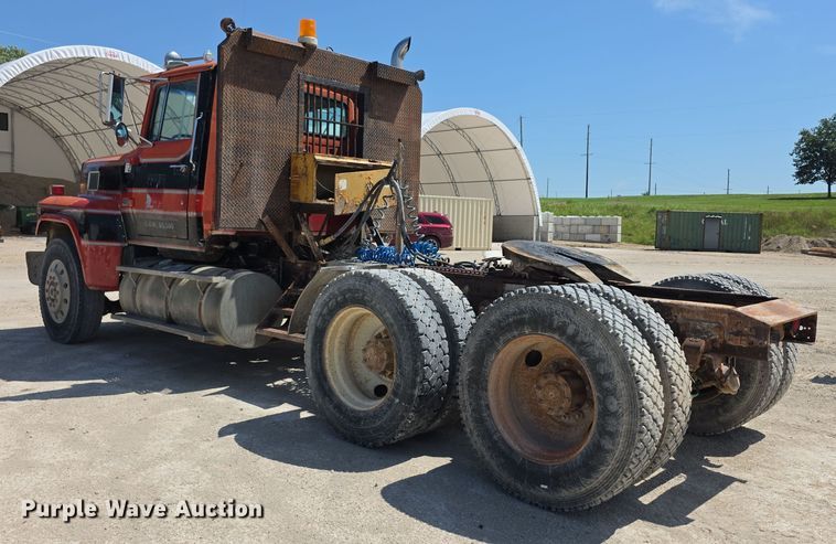 image for item EF3636 1984 ford LTL9000 semi truck
