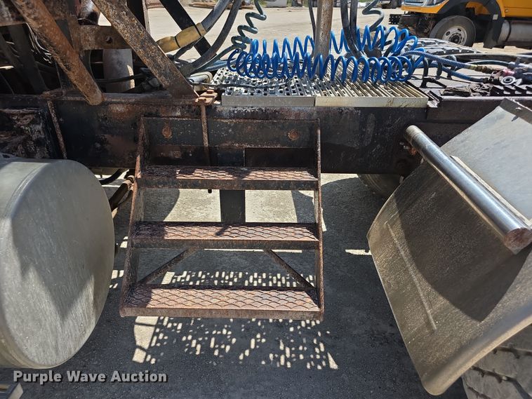 image for item EF3636 1984 ford LTL9000 semi truck