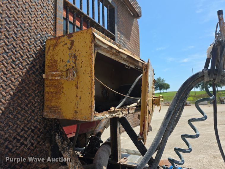 image for item EF3636 1984 ford LTL9000 semi truck