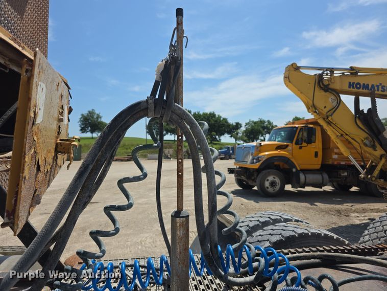 image for item EF3636 1984 ford LTL9000 semi truck