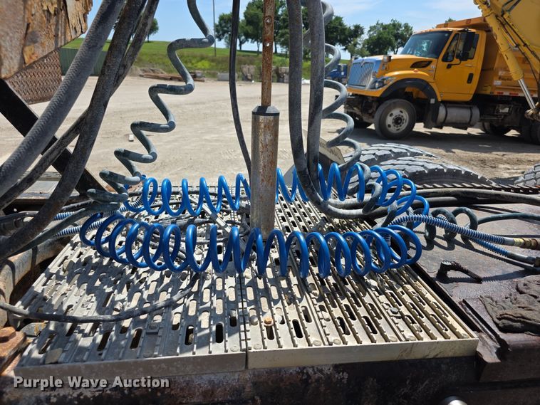 image for item EF3636 1984 ford LTL9000 semi truck