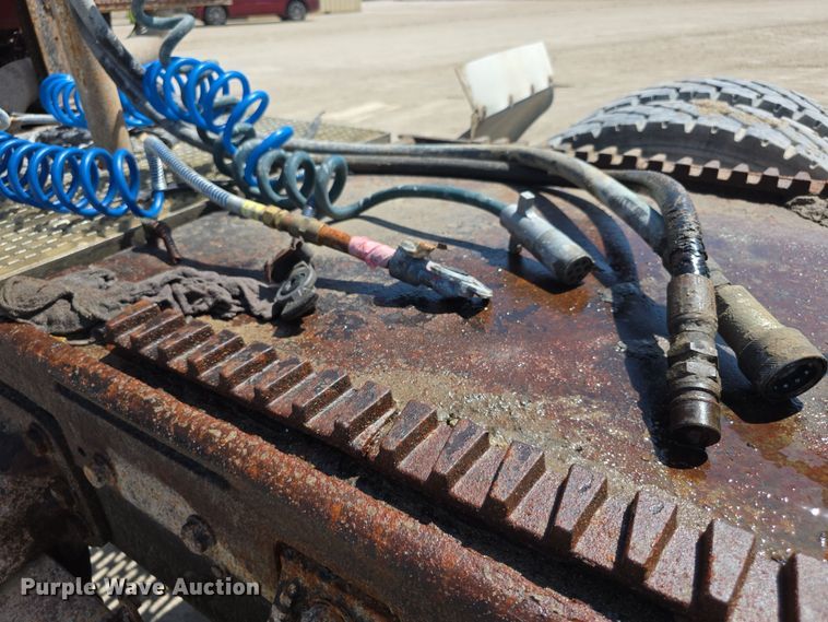 image for item EF3636 1984 ford LTL9000 semi truck