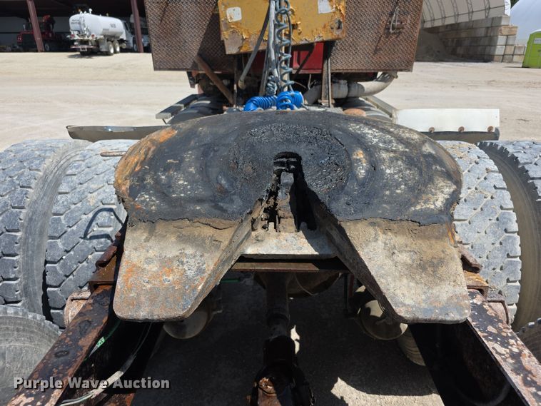 image for item EF3636 1984 ford LTL9000 semi truck