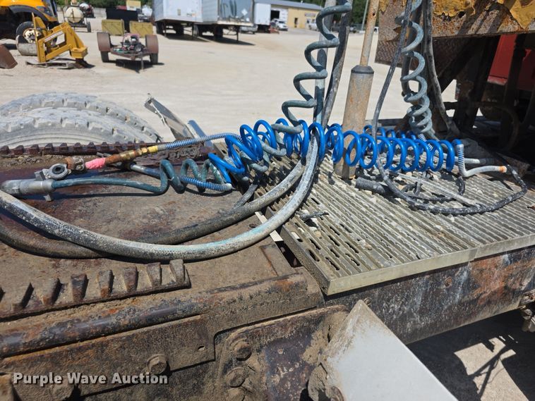 image for item EF3636 1984 ford LTL9000 semi truck