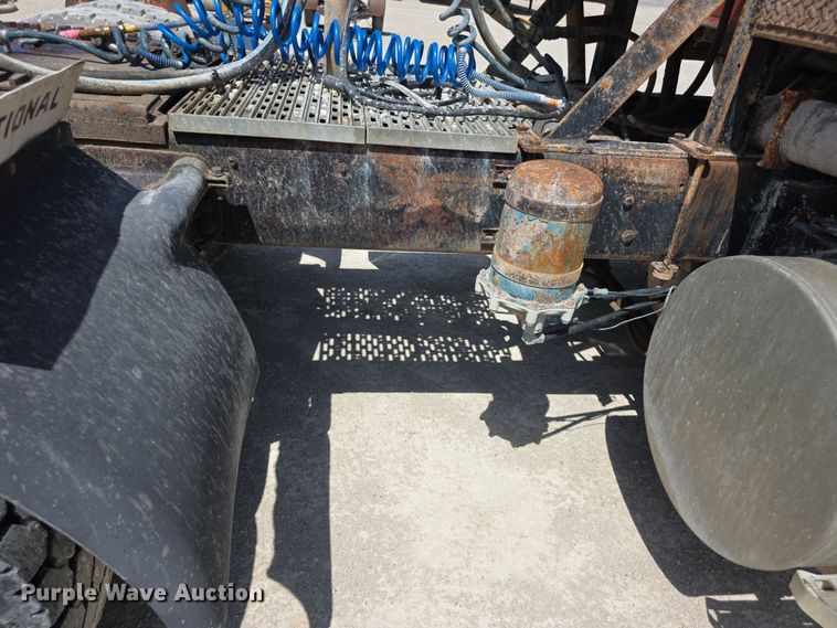 image for item EF3636 1984 ford LTL9000 semi truck