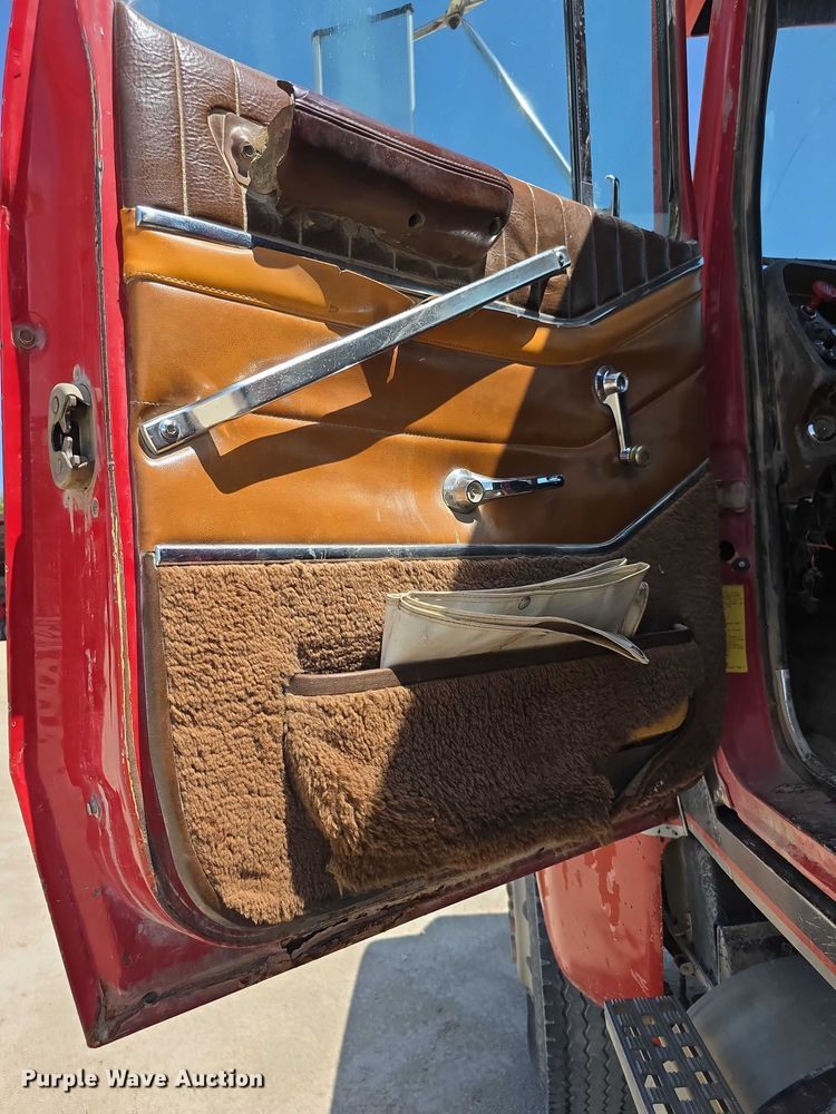 image for item EF3636 1984 ford LTL9000 semi truck