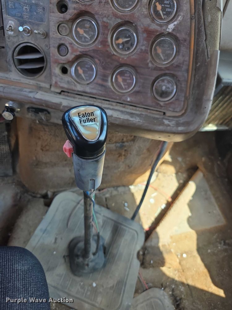 image for item EF3636 1984 ford LTL9000 semi truck