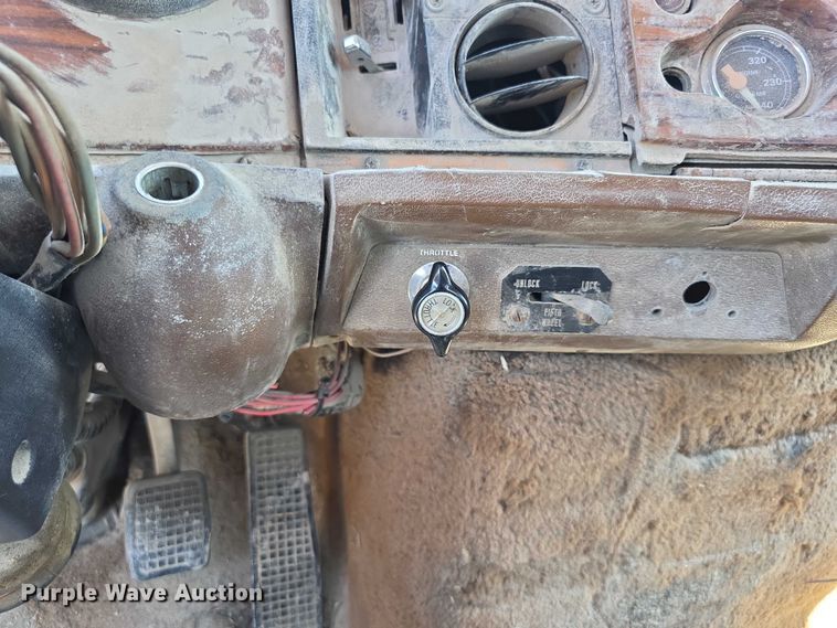 image for item EF3636 1984 ford LTL9000 semi truck