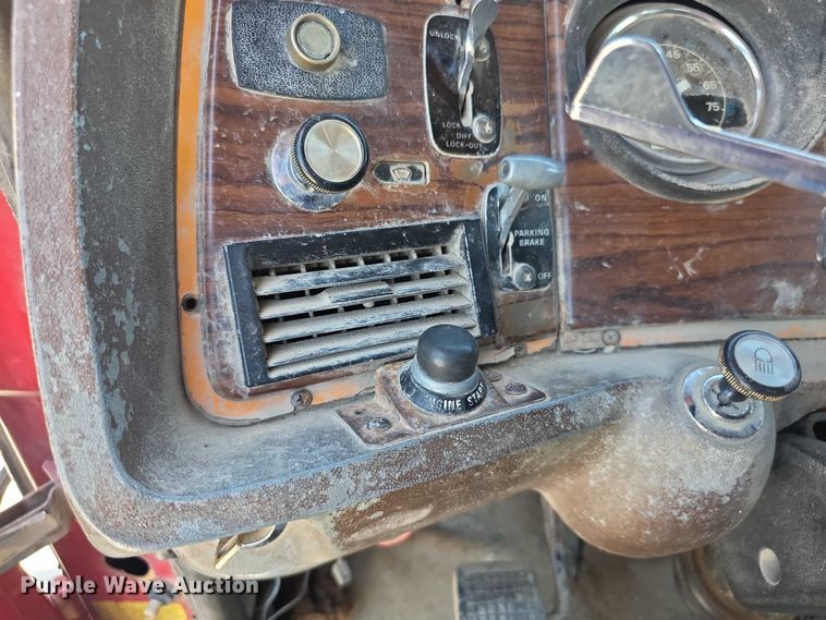 image for item EF3636 1984 ford LTL9000 semi truck