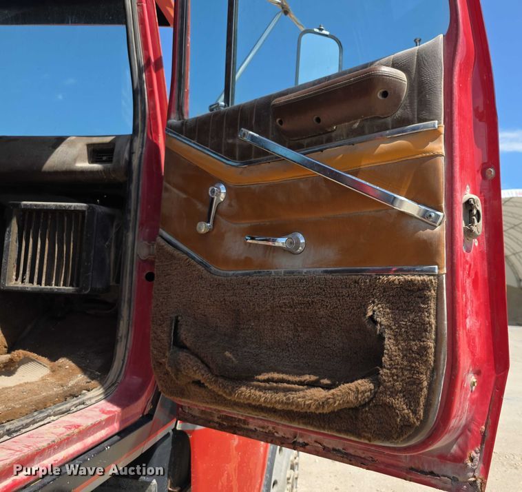 image for item EF3636 1984 ford LTL9000 semi truck