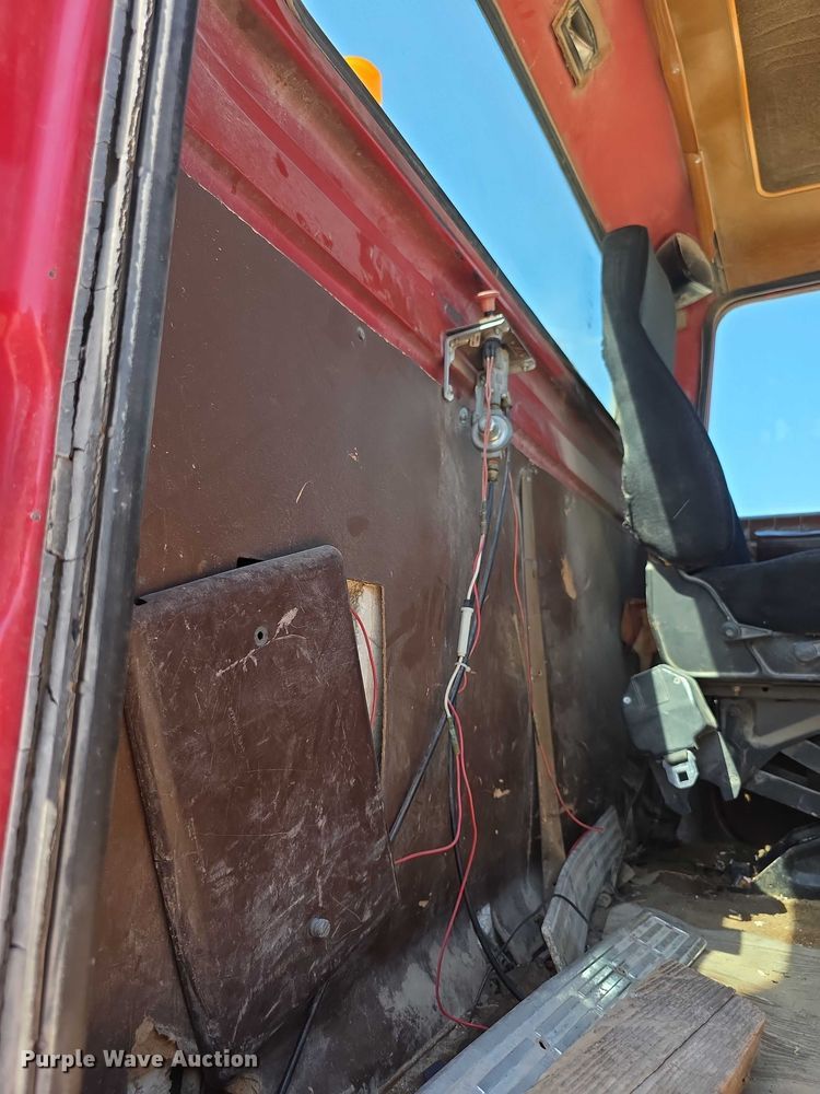 image for item EF3636 1984 ford LTL9000 semi truck