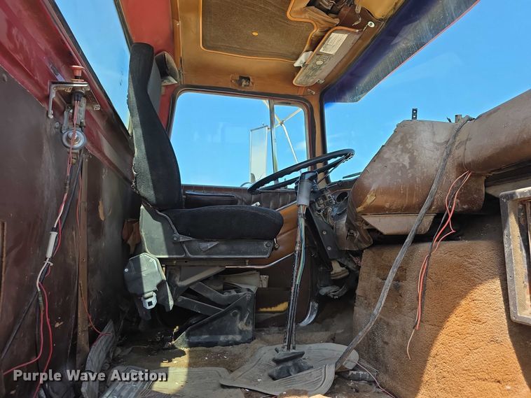 image for item EF3636 1984 ford LTL9000 semi truck