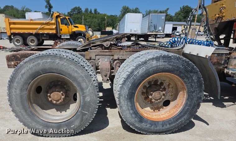 image for item EF3636 1984 ford LTL9000 semi truck