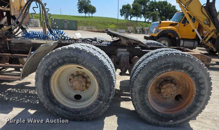 image for item EF3636 1984 ford LTL9000 semi truck