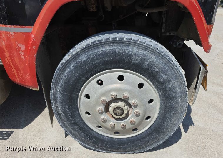 image for item EF3636 1984 ford LTL9000 semi truck