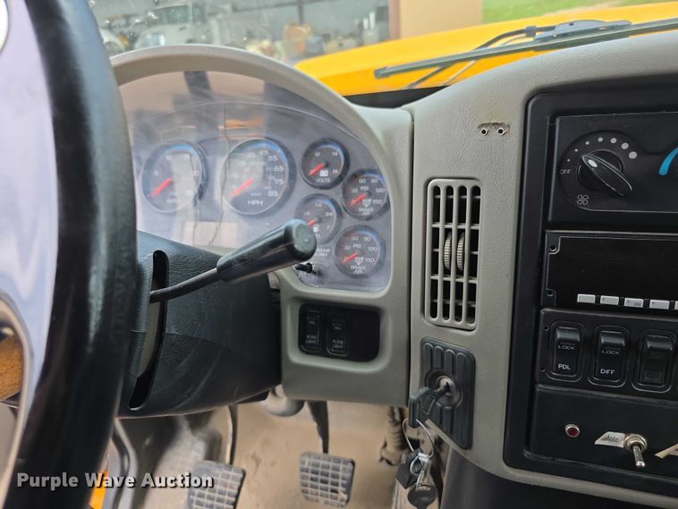 image for item EF3637 2014 International 7600 dump truck