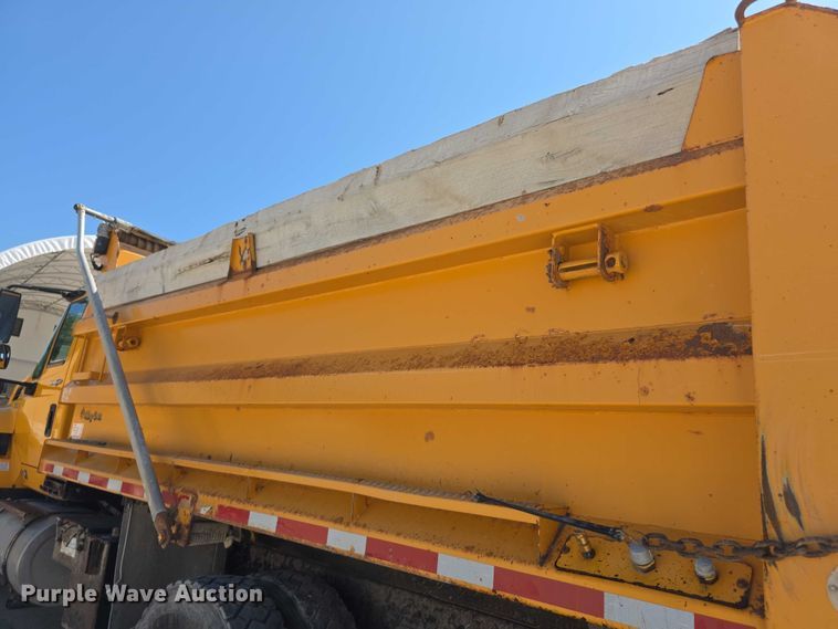 image for item EF3638 2014 International 7600 dump truck