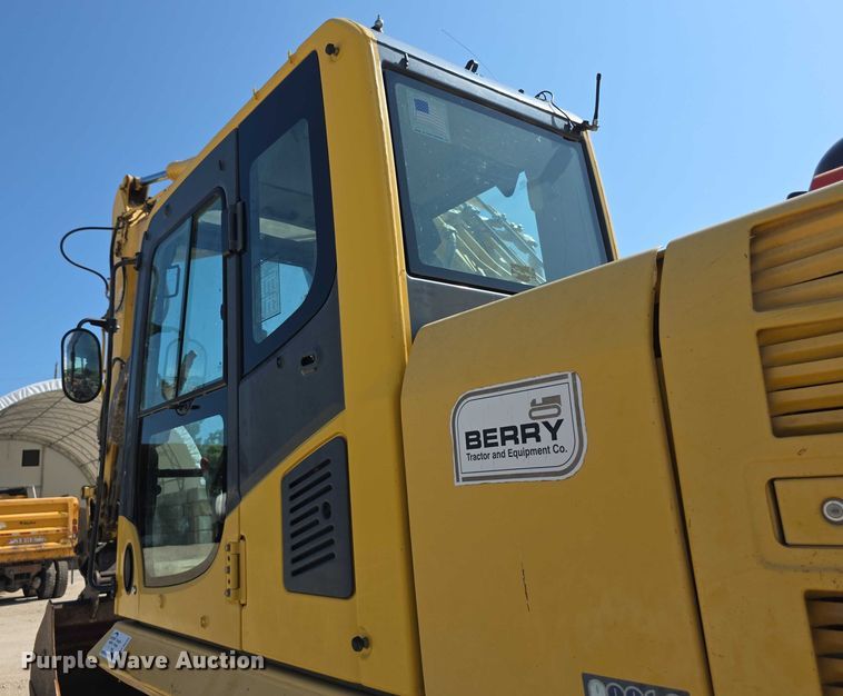 image for item EF3639 2009 Komatsu PC200LC-8 excavator