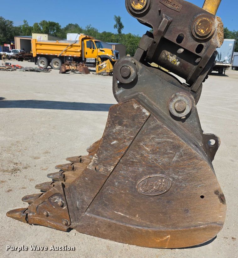 image for item EF3639 2009 Komatsu PC200LC-8 excavator