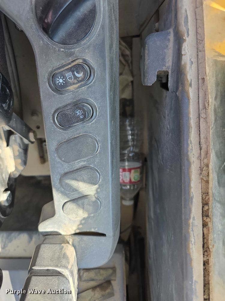 image for item EF3639 2009 Komatsu PC200LC-8 excavator