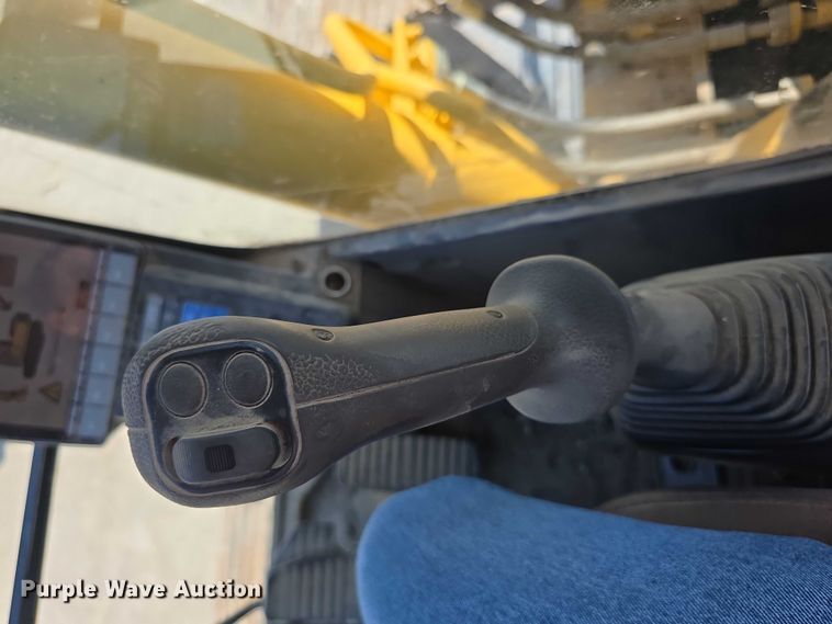 image for item EF3639 2009 Komatsu PC200LC-8 excavator