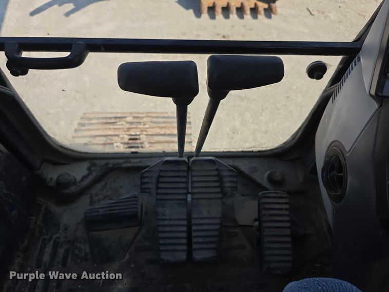 image for item EF3639 2009 Komatsu PC200LC-8 excavator