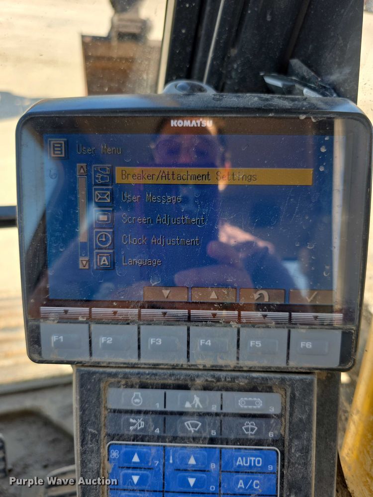 image for item EF3639 2009 Komatsu PC200LC-8 excavator