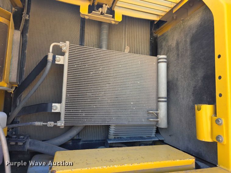 image for item EF3639 2009 Komatsu PC200LC-8 excavator