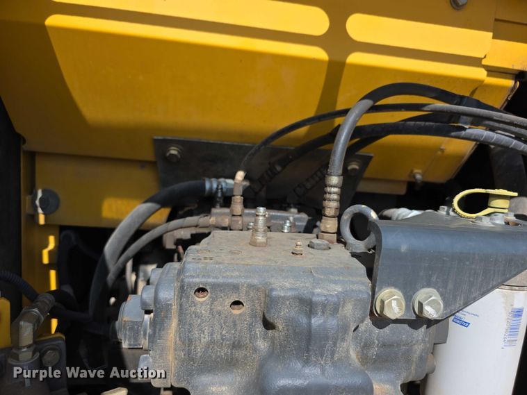 image for item EF3639 2009 Komatsu PC200LC-8 excavator