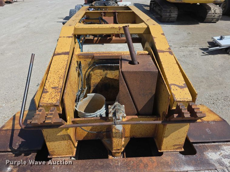 image for item EF3641 2004 Load King lowboy equipment trailer