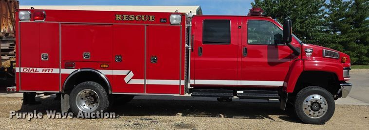 image for item EF3647 2006 GMC C5500 rescue vehicle