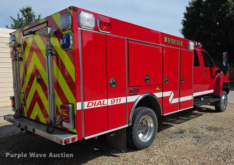 image for item EF3647 2006 GMC C5500 rescue vehicle