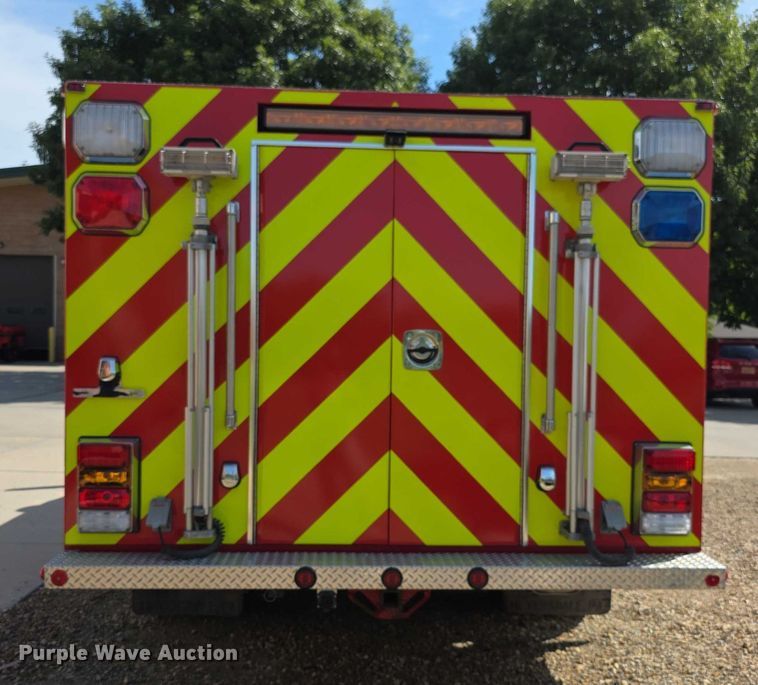 image for item EF3647 2006 GMC C5500 rescue vehicle