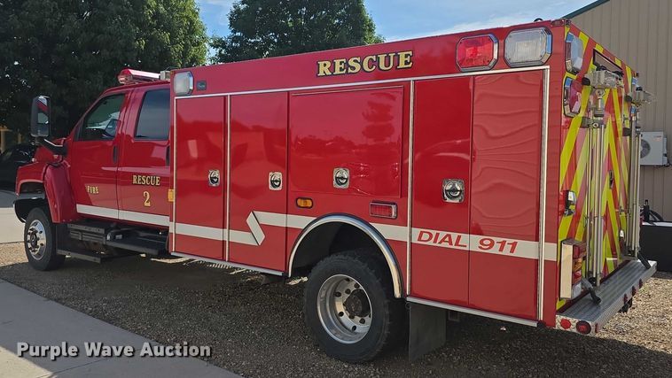 image for item EF3647 2006 GMC C5500 rescue vehicle