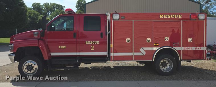image for item EF3647 2006 GMC C5500 rescue vehicle