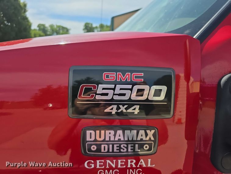 image for item EF3647 2006 GMC C5500 rescue vehicle