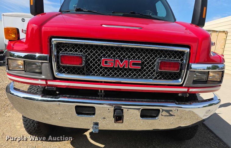 image for item EF3647 2006 GMC C5500 rescue vehicle