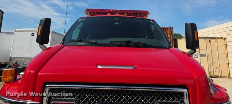 image for item EF3647 2006 GMC C5500 rescue vehicle