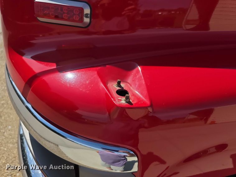 image for item EF3647 2006 GMC C5500 rescue vehicle