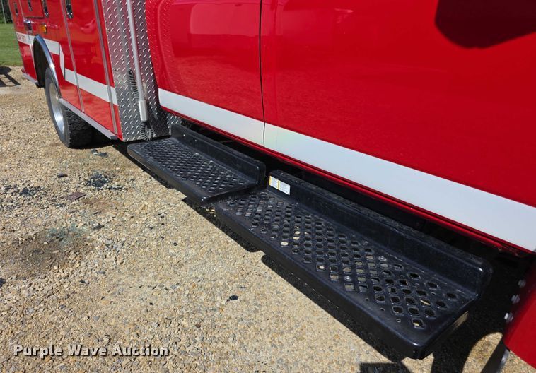 image for item EF3647 2006 GMC C5500 rescue vehicle