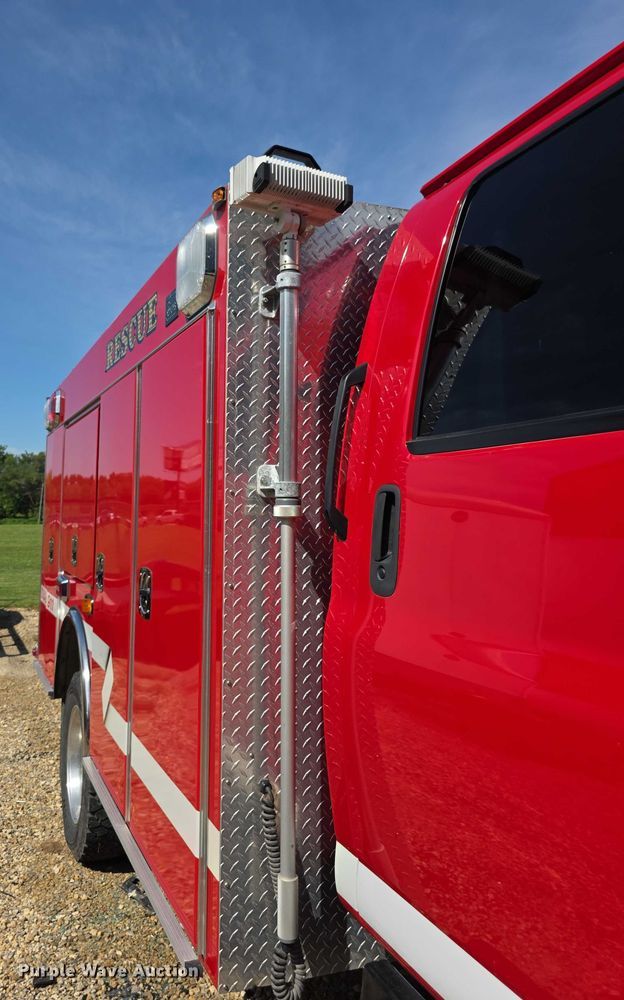 image for item EF3647 2006 GMC C5500 rescue vehicle