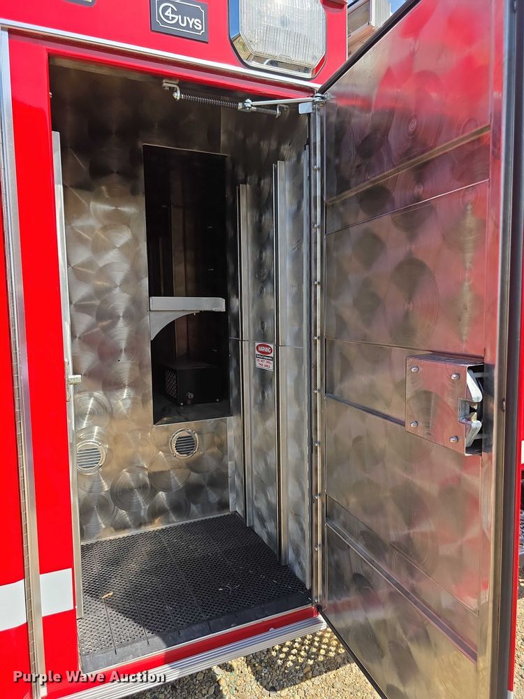 image for item EF3647 2006 GMC C5500 rescue vehicle