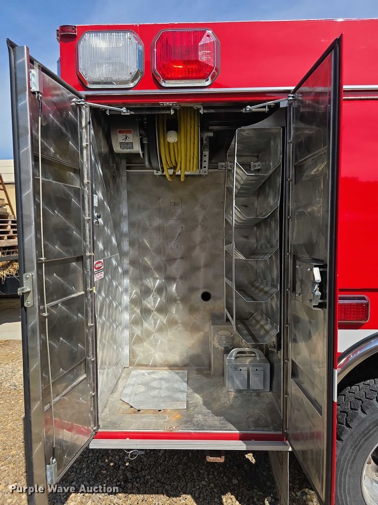 image for item EF3647 2006 GMC C5500 rescue vehicle