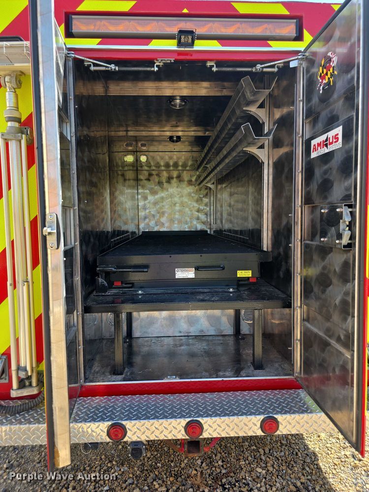 image for item EF3647 2006 GMC C5500 rescue vehicle