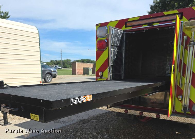 image for item EF3647 2006 GMC C5500 rescue vehicle