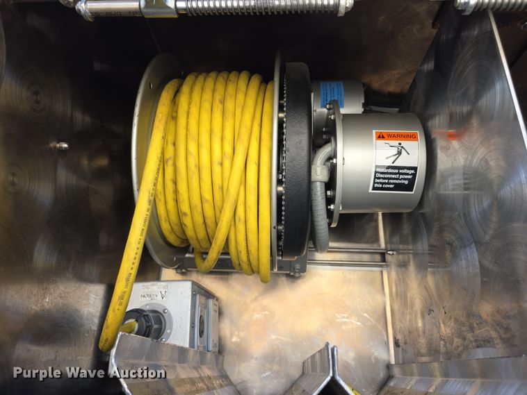 image for item EF3647 2006 GMC C5500 rescue vehicle