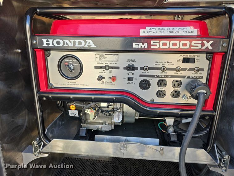 image for item EF3647 2006 GMC C5500 rescue vehicle