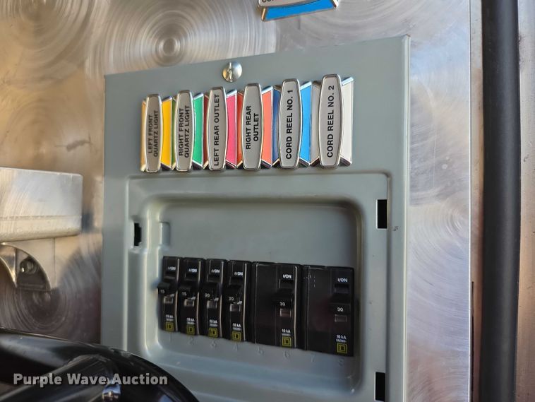 image for item EF3647 2006 GMC C5500 rescue vehicle