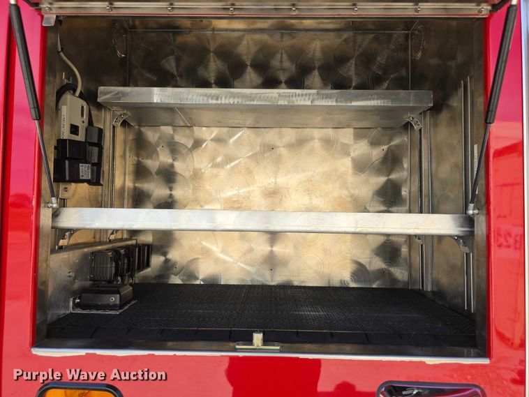 image for item EF3647 2006 GMC C5500 rescue vehicle