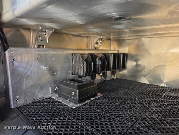 image for item EF3647 2006 GMC C5500 rescue vehicle